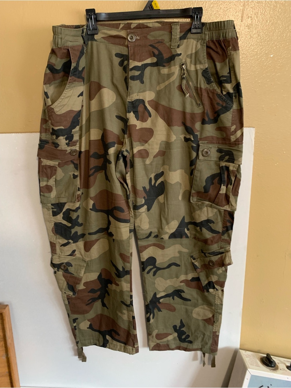 Women’s Camo Cargo Pants - Olive Green
Great stretch